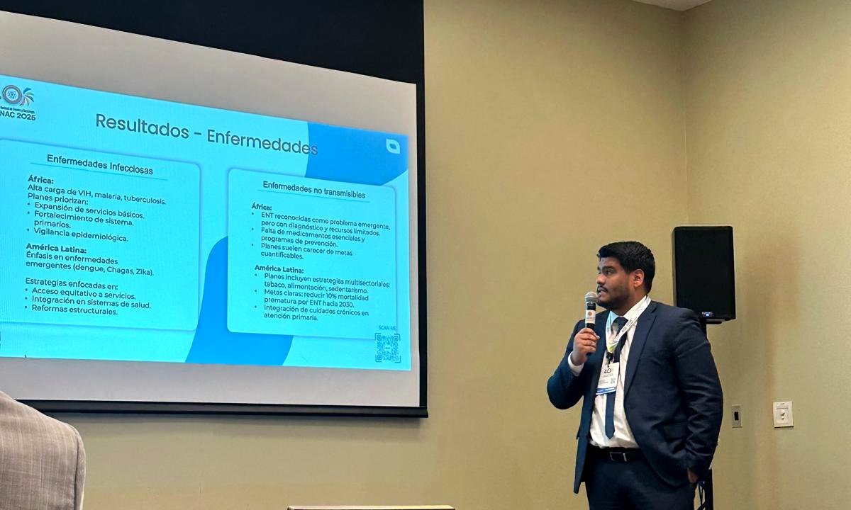 Andrés Mauricio García Sierra presentando resultados en el XX Congreso Nacional de Ciencia y Tecnología, APANAC 2025, Panamá