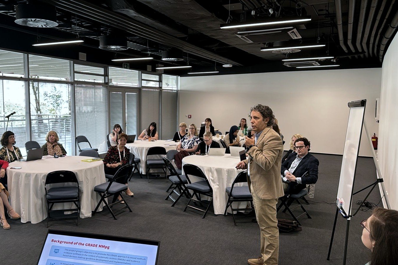 Taller del grupo de métodos mixtos de GRADE dirigido por nuestro director general